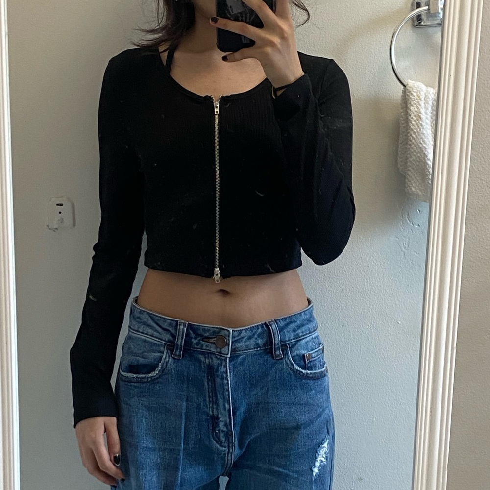 black zip up shirt